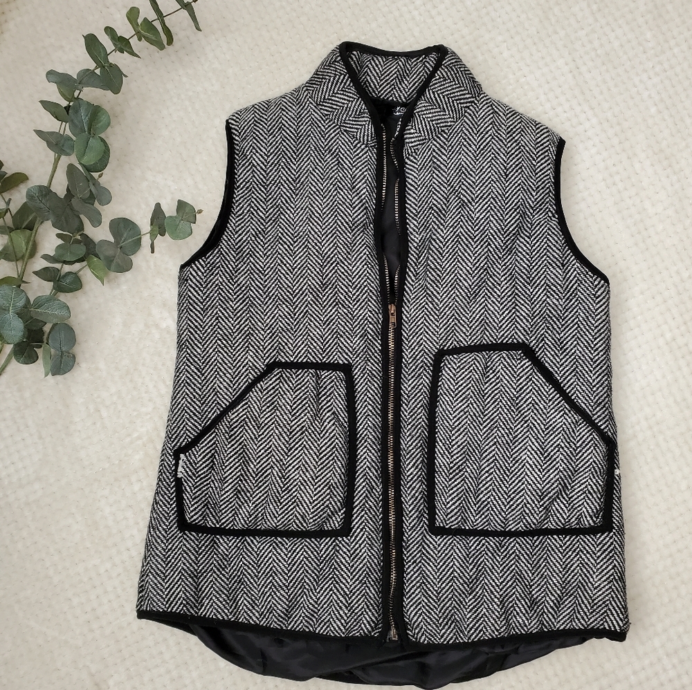 Chic Black & White Vest